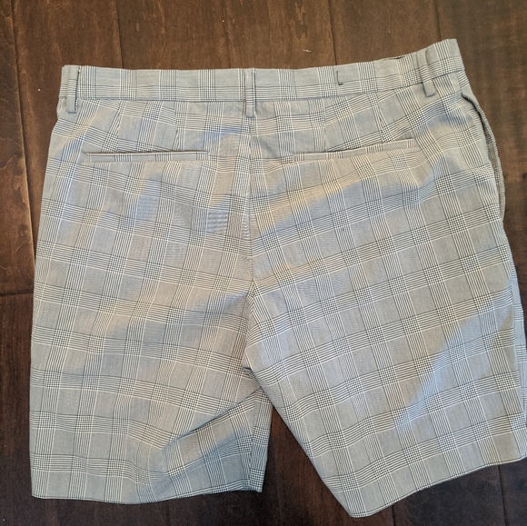 Men's B&W plaid casual short - Picture 5 of 7